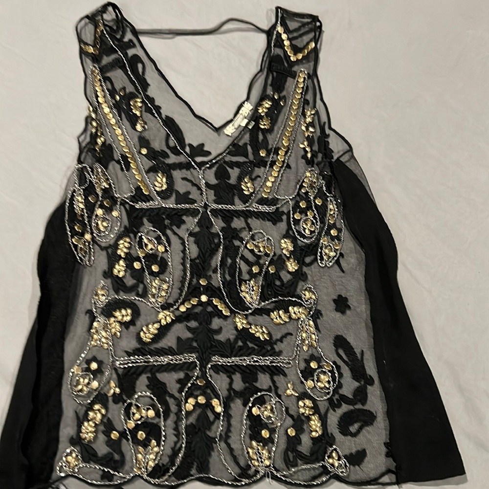 Cute top by gimmicks bke!! Size extra small